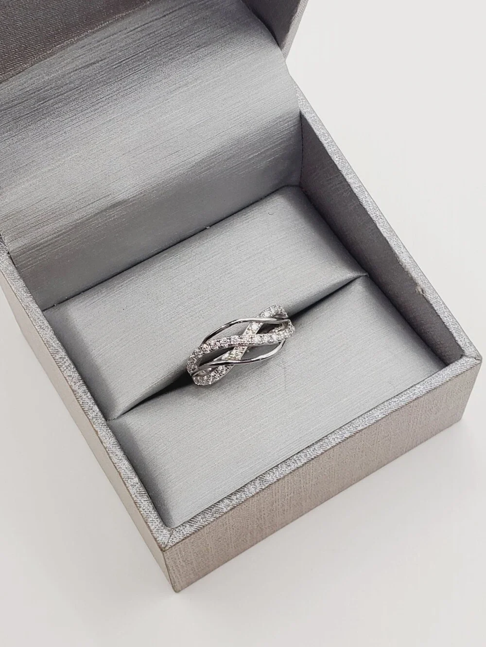 Round Cut Moissanite 925 Sterling Silver Infinity Twist Crossover Ring